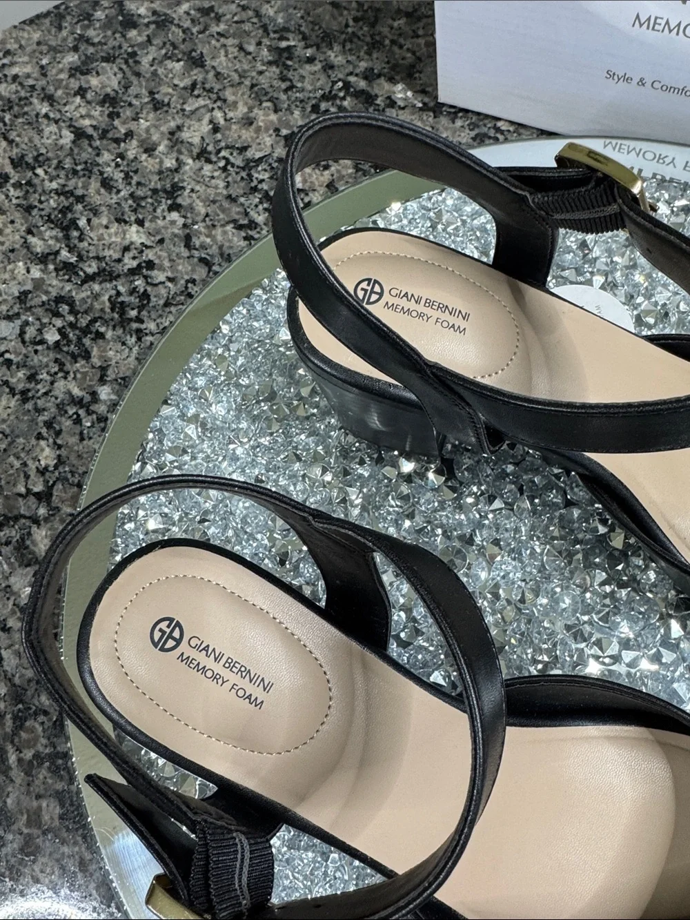 Giani Bernini Black Leather Block Heel Sandals with Gold Buckle NEW 9.5